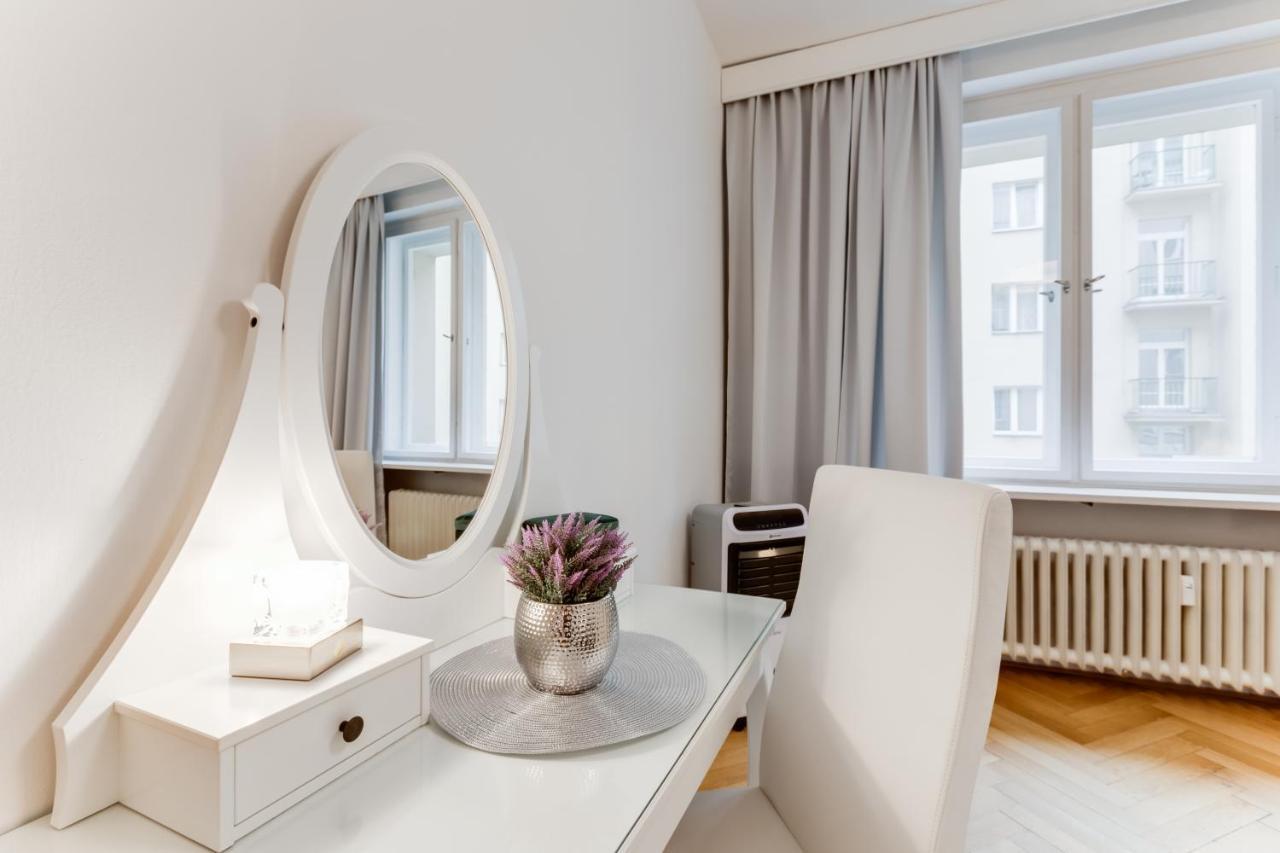 Exclusive Riverside Apartment In The Heart Of Prague Exterior photo