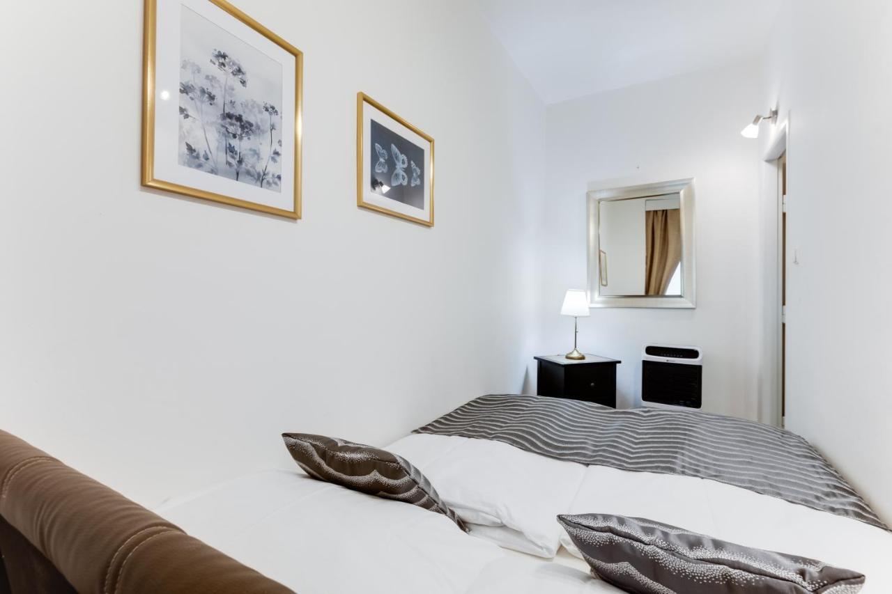 Exclusive Riverside Apartment In The Heart Of Prague Exterior photo